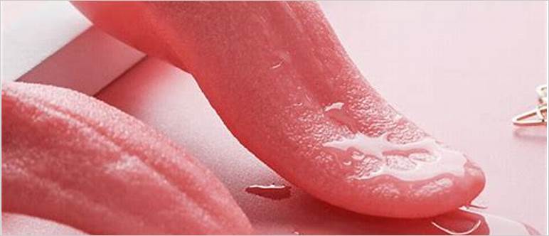 Tongue licking clit